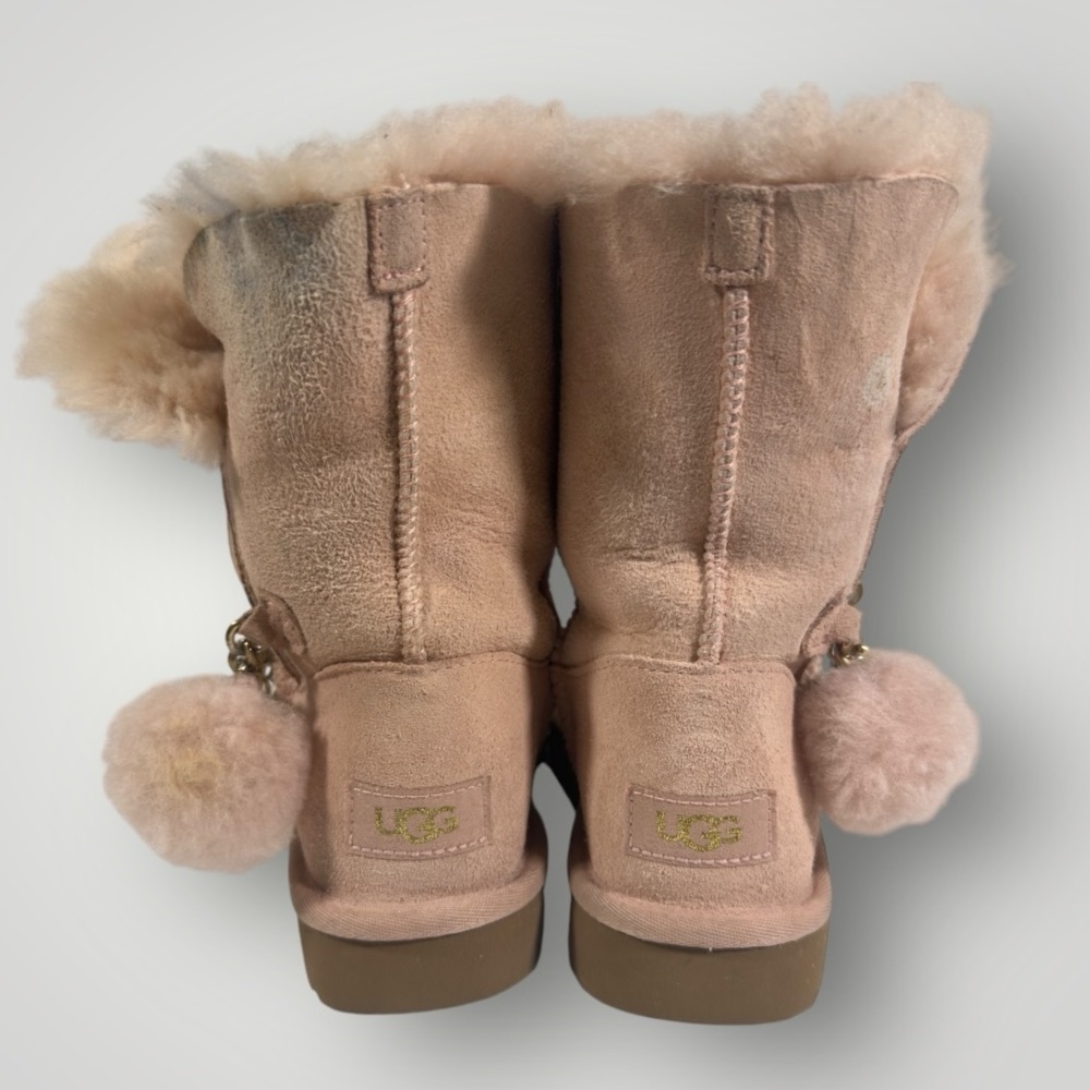 Women’s Ugg Classic Short Charm boots size 5 - Picture 4 of 10